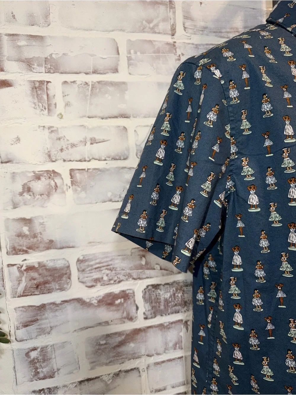 Men's Short-Sleeve Button-Down Shirt in Dark Blue with Micro Print